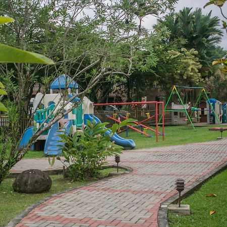 ホテル スエレ Guápiles エクステリア 写真
