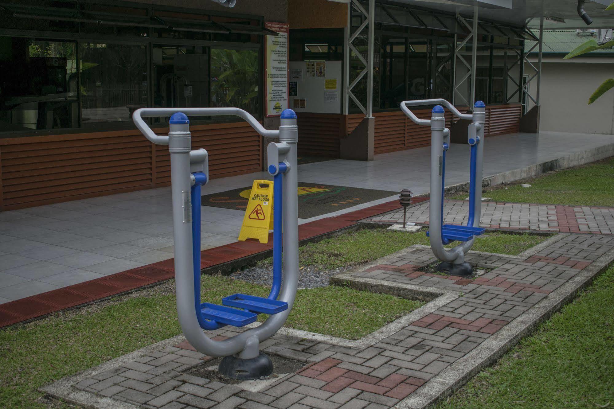 ホテル スエレ Guápiles エクステリア 写真