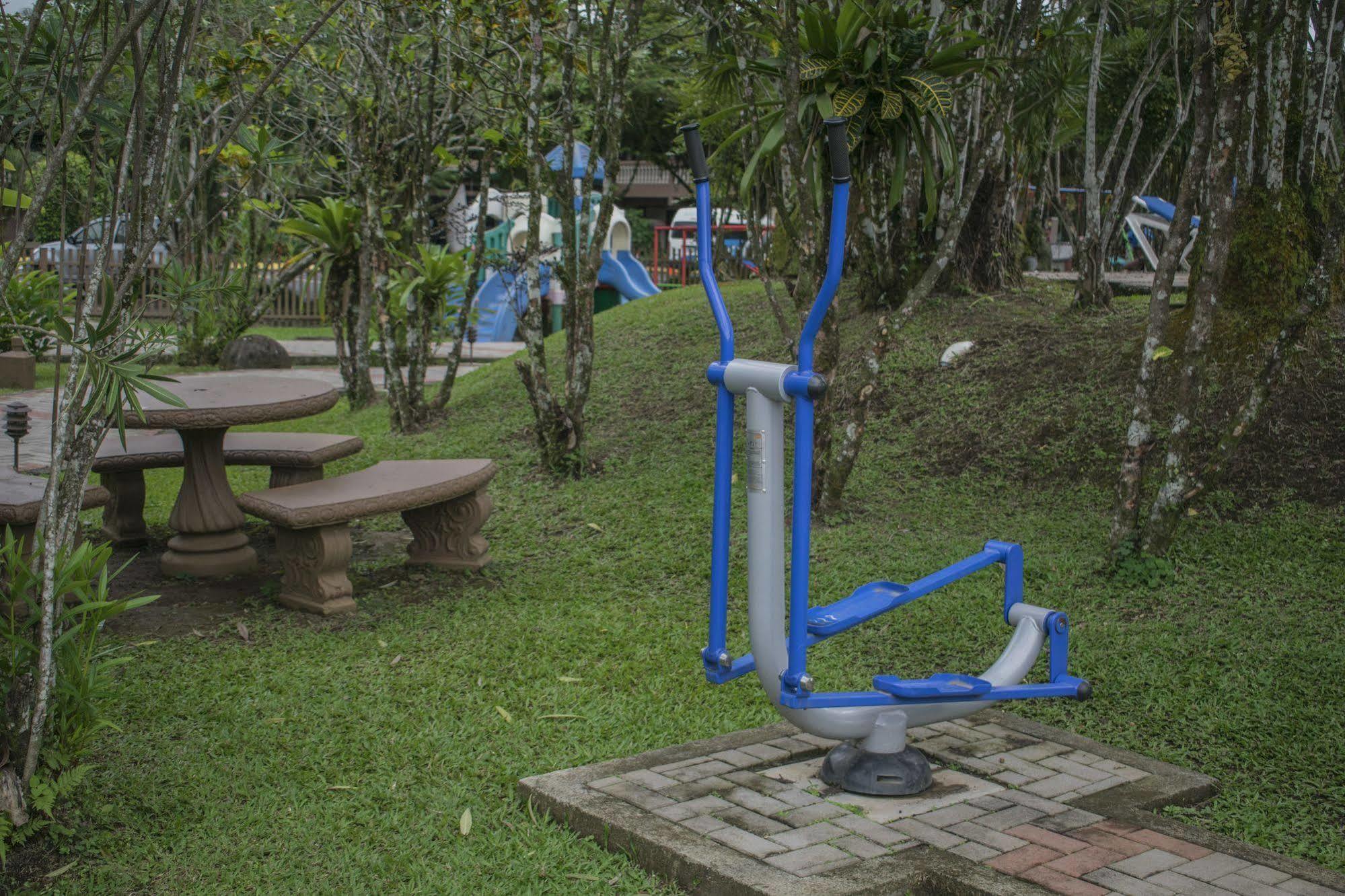 ホテル スエレ Guápiles エクステリア 写真